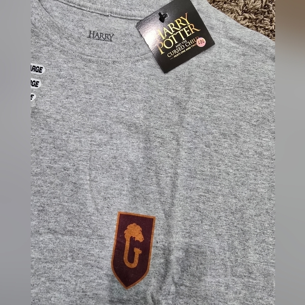 Harry Potter And The Cursed Child Gryphindor T-shirt NWT Size XL - Picture 2 of 5